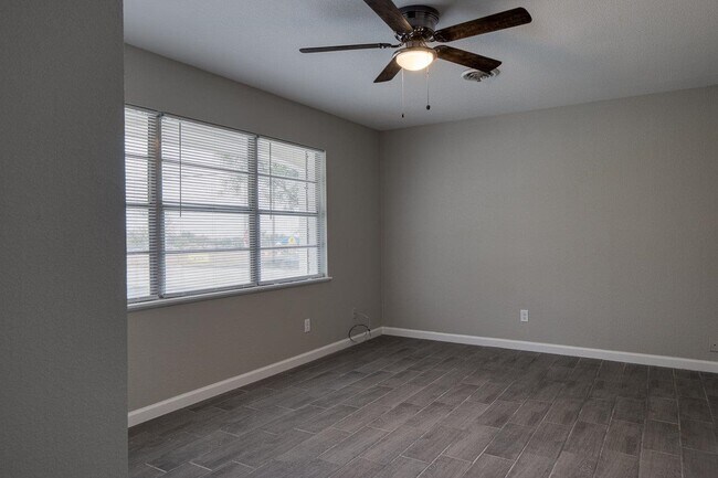Photo - 100 Crestline Dr
