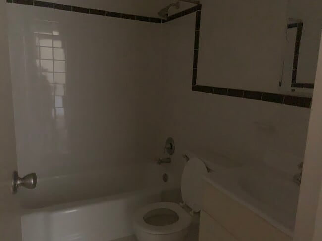 Bathroom - 1931 N Cleveland St Unit 405