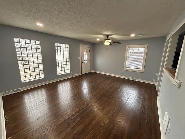 Photo - 2002 E 17th St N