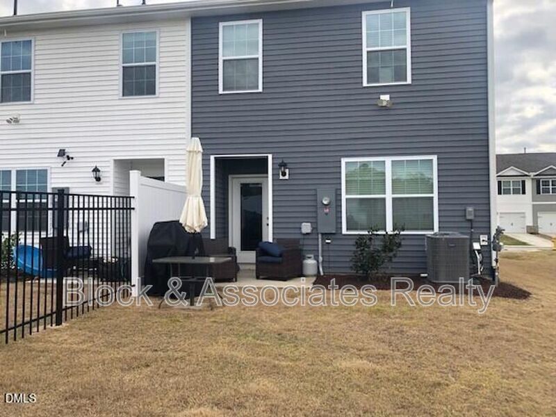 Photo - 527 Belgian Red Wy