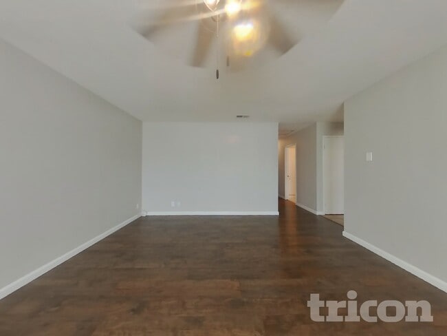 Photo - 916 Jacobsen St