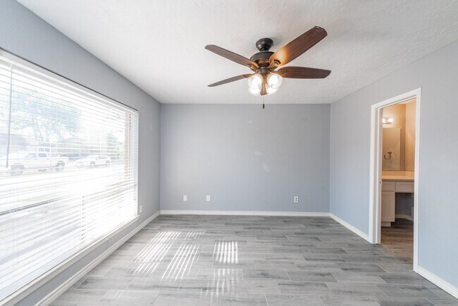 Photo - 3323 Silverside Dr