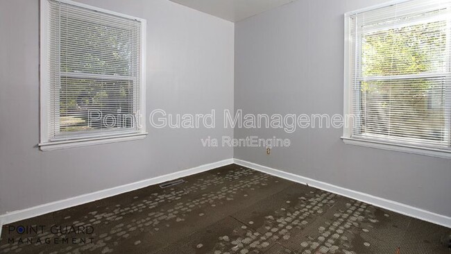 Photo - 808 N Pinecrest Ave