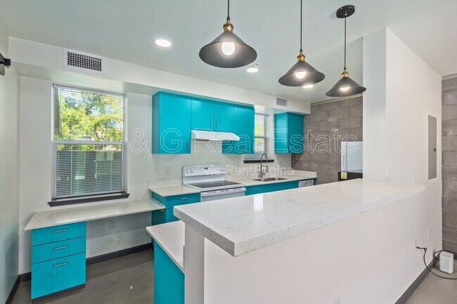 Photo - 129 N 11th Ave Unit 1a