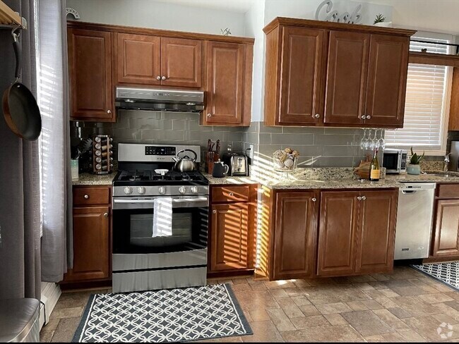 Building Photo - 74 Nightingale St Unit 3 Rental