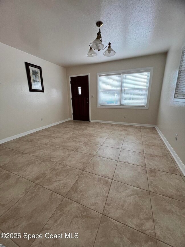 Photo - 304 Crown Blvd