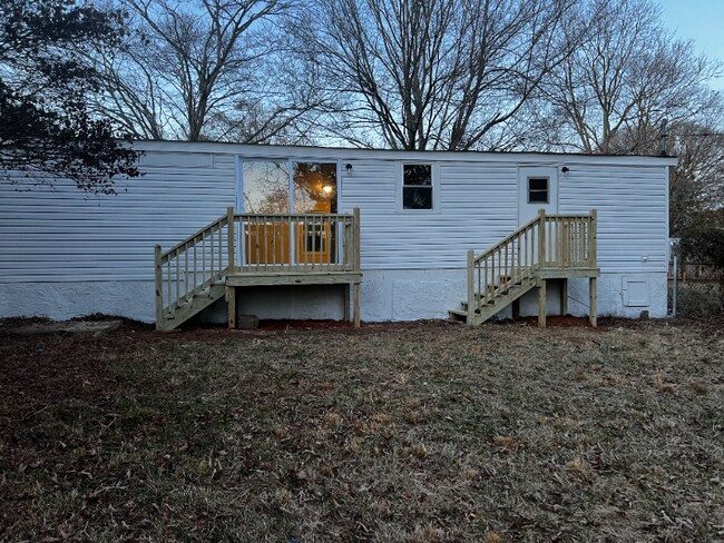 Photo - 811 Williams Lake Rd