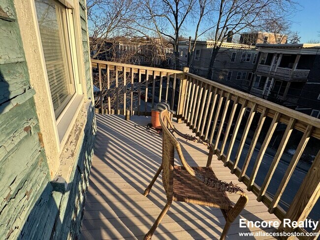 Photo - 331 Faneuil St