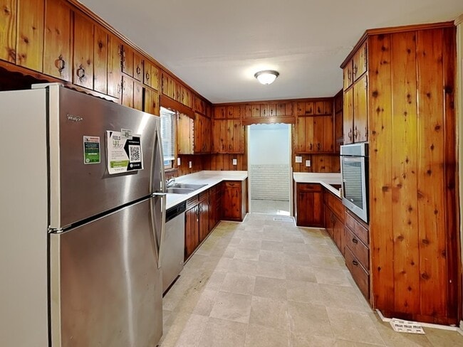 Photo - 1407 Palmer Pl SW