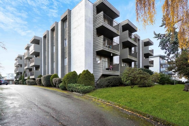 Building Photo - Michigan Court Apartments