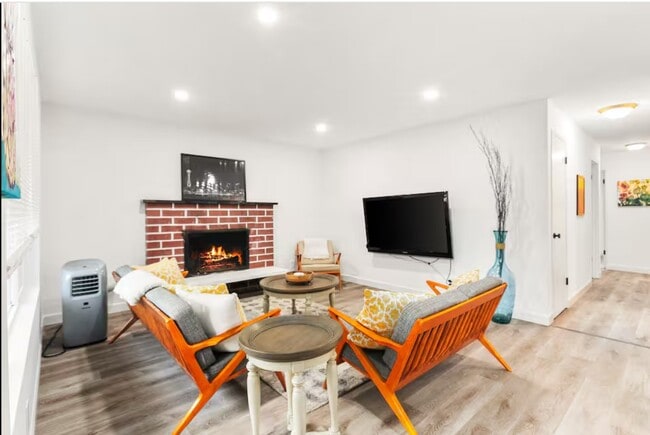 Building Photo - 1803 15th Ave S Unit 1803