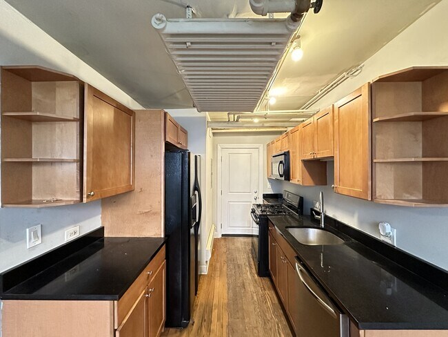 Photo - 728 W Addison St Unit 6H