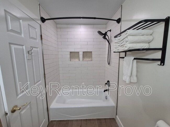 Building Photo - 75 S Astor Ln Rental