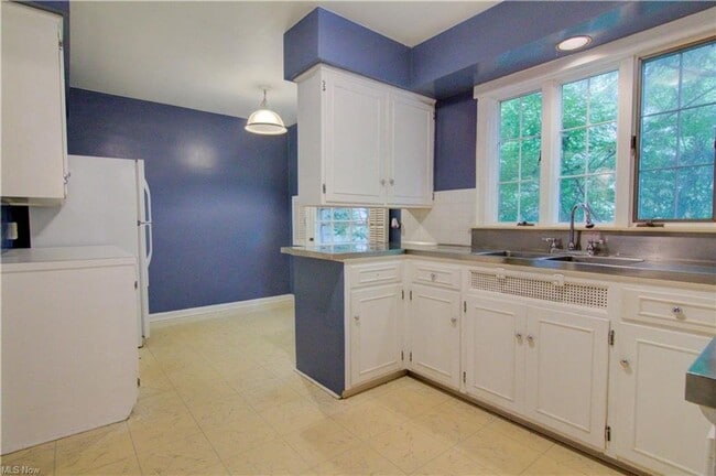 Photo - 4 Bed 3.5 Bath in Cleveland Heights - You ...