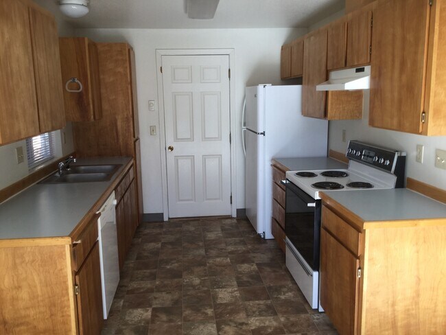 Photo - Quiet Eastside 3 Bdrm House, 2 Bath, All appliances in Kitchen, Attached Garage, Fenced Yard