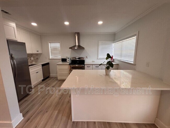 Photo - 1619 2nd Ave N