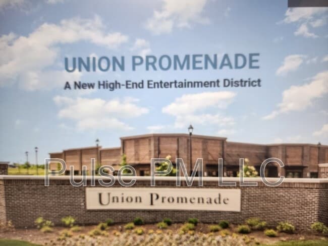 Photo - 985 Mistflower Ln