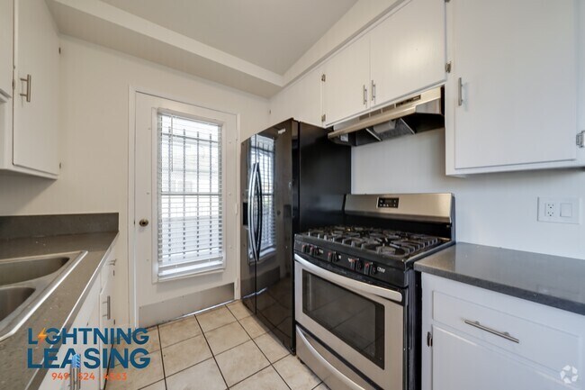 Building Photo - 1321 N Harvard Blvd Unit 5D Rental