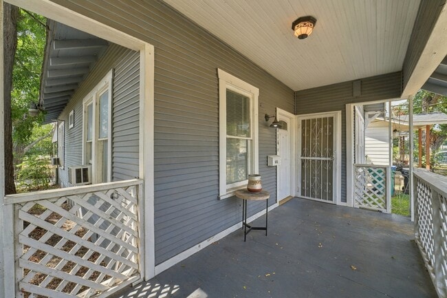 1114 Gibbs St
