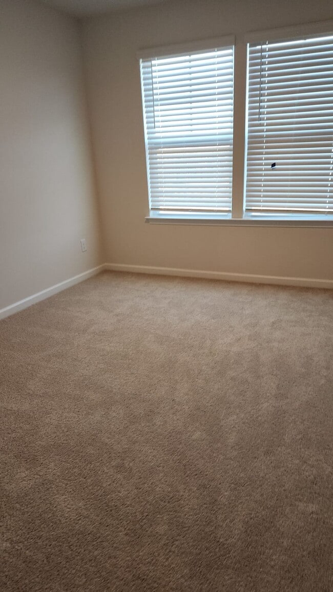 Photo - 1479 Amberview Ln