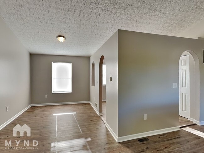 Photo - 1600 Milington Way