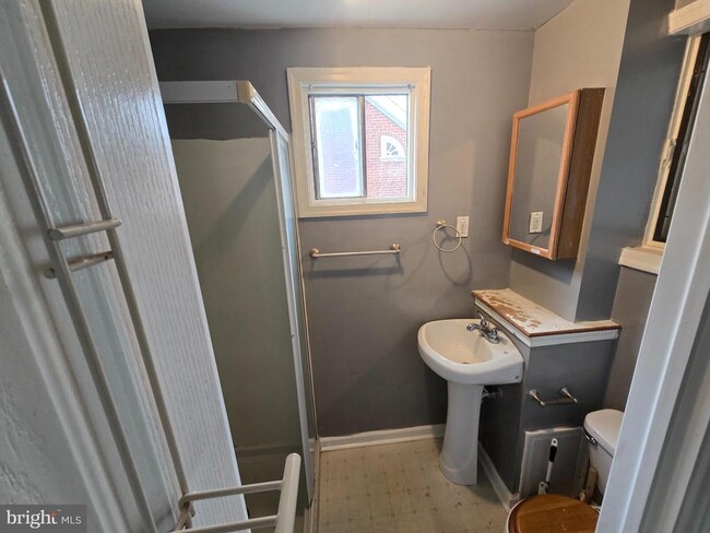 Photo - 105 W 24th St