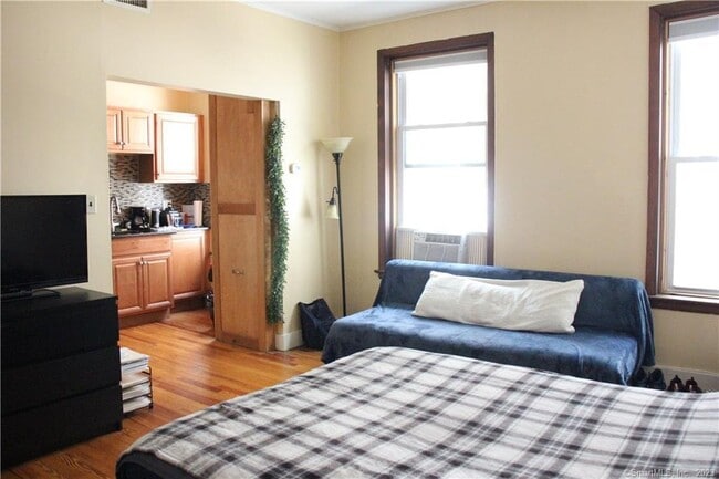 Building Photo - 268 College St Unit 2F Rental