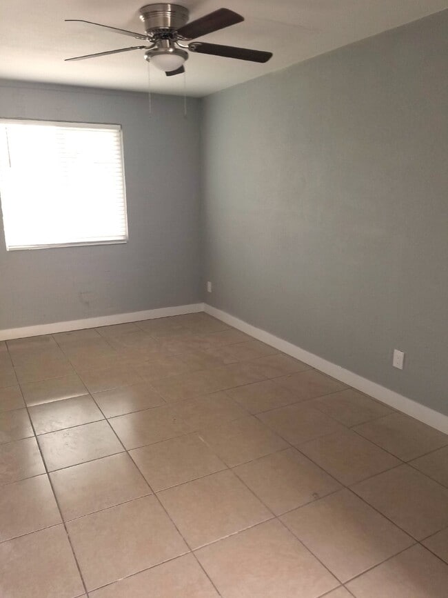 Photo - AWESOME 1 BEDROOM AND 1 BATHROOM FOR LEASE Unit D1