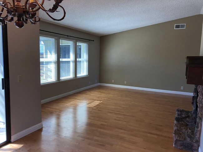 Photo - 1409 Elm St