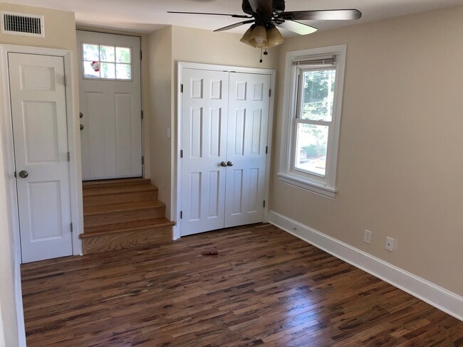 bedroom - 34 W Spring Ave Unit 2