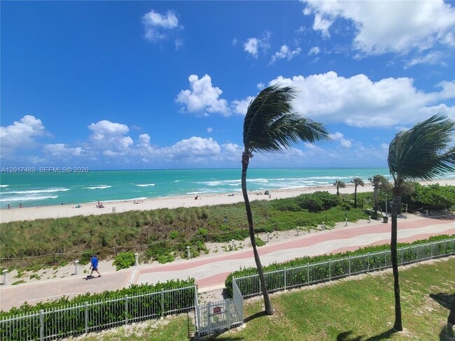 Building Photo - 5401 Collins Ave Unit 307