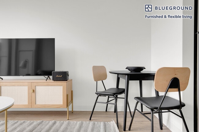 Photo - 808 W Van Buren St Unidad SI FL7-ID539