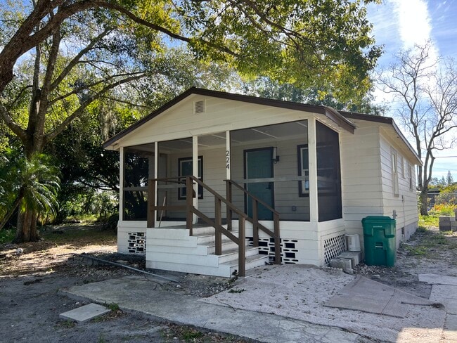 Building Photo - 224 W Cypress St