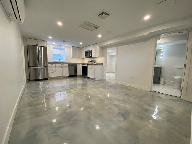 Building Photo - River Pied a Terre Unit River Pied a Terre