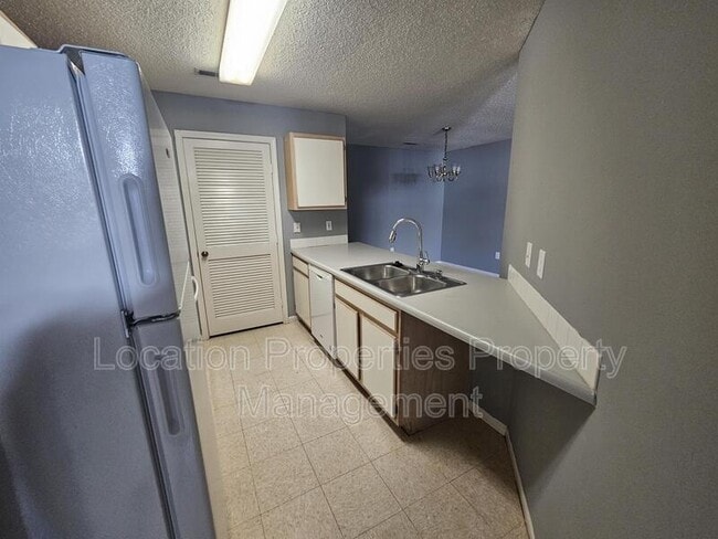 Photo - 3923 Overland Dr