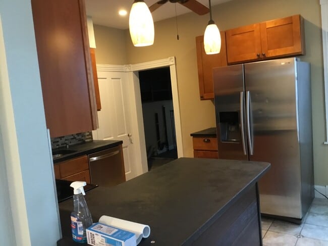 Photo - 275 Fayette St