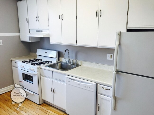 Photo - Old Irving Park Apts for Rent! Unit 3932-3C