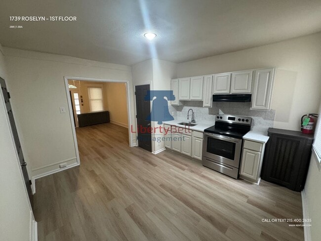 Building Photo - 1739 Roselyn St Unit 1ST FLOOR