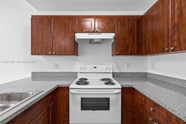 Building Photo - 2429 W 78th St Unit 102