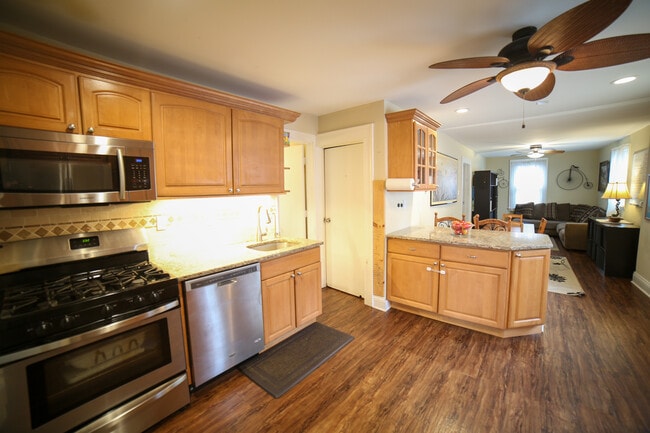 Building Photo - 21 Irving Pl Unit Two