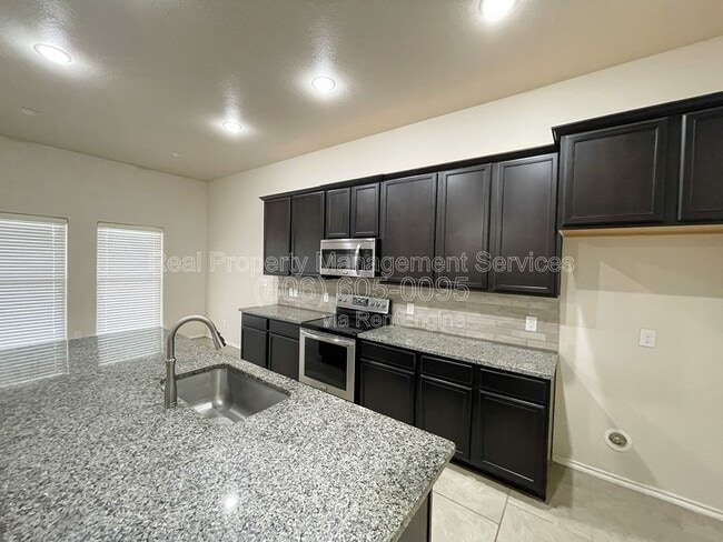 Photo - 7418 102nd St