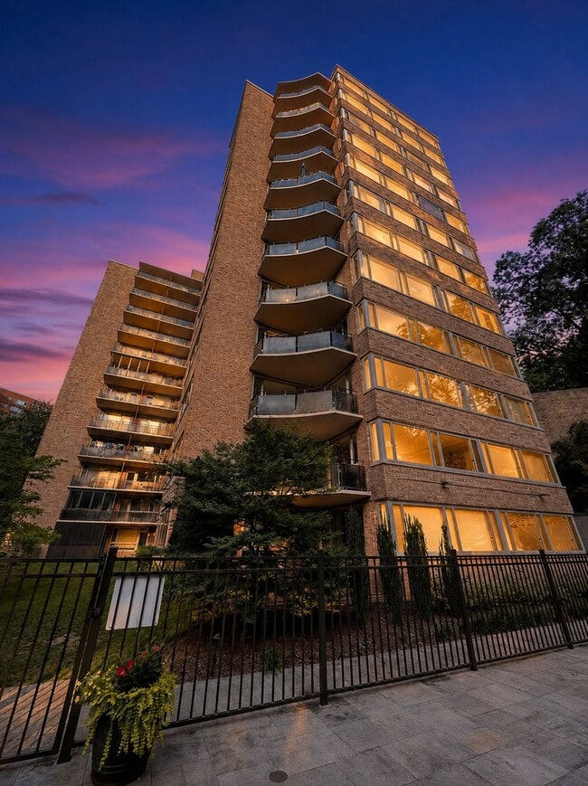 Building Photo - 4101 Cathedral Ave NW Unit 616
