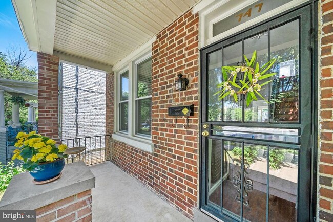 Building Photo - 747 Kentucky Ave SE