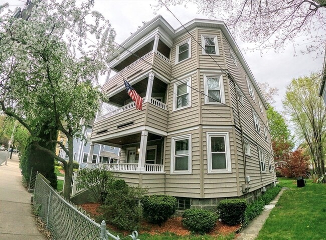 Building Photo - 298 Chestnut Ave Unit 3