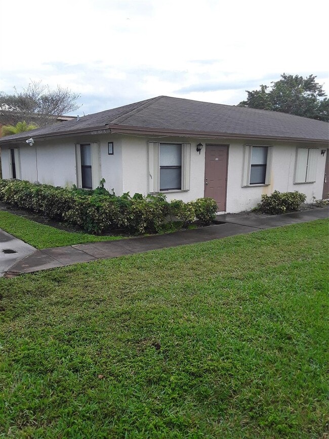 Building Photo - 7666 Kimberly Blvd Rental