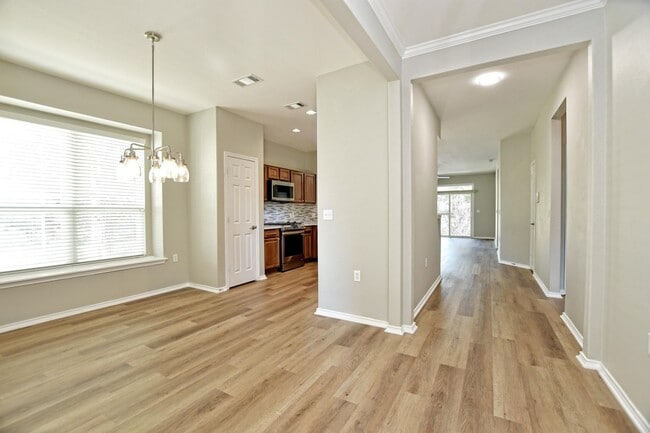 Photo - 313 Essex Ln