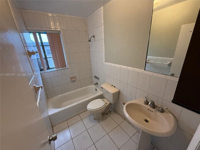 Photo - 1751 NW 29th St Unit 3