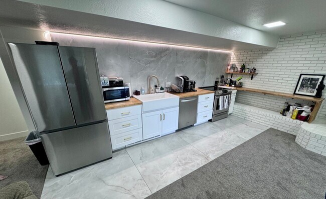 2701 Sky View Dr