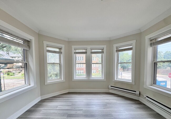 Photo - 1425 W Hutchinson St