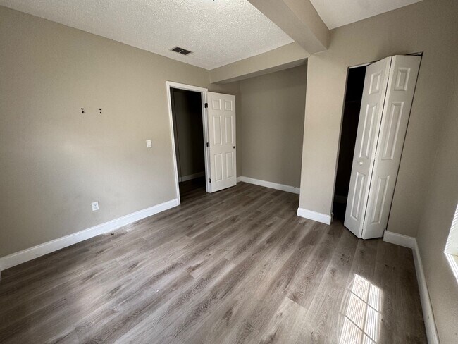 Photo - 704 St Clair St